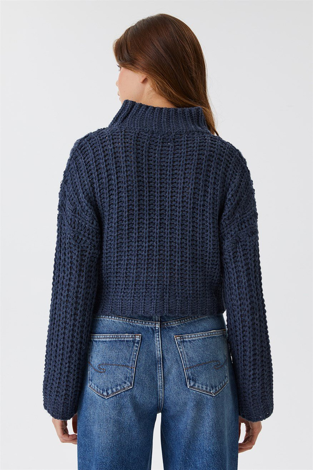 LAURA KADIN O YAKA TRİKO KAZAK