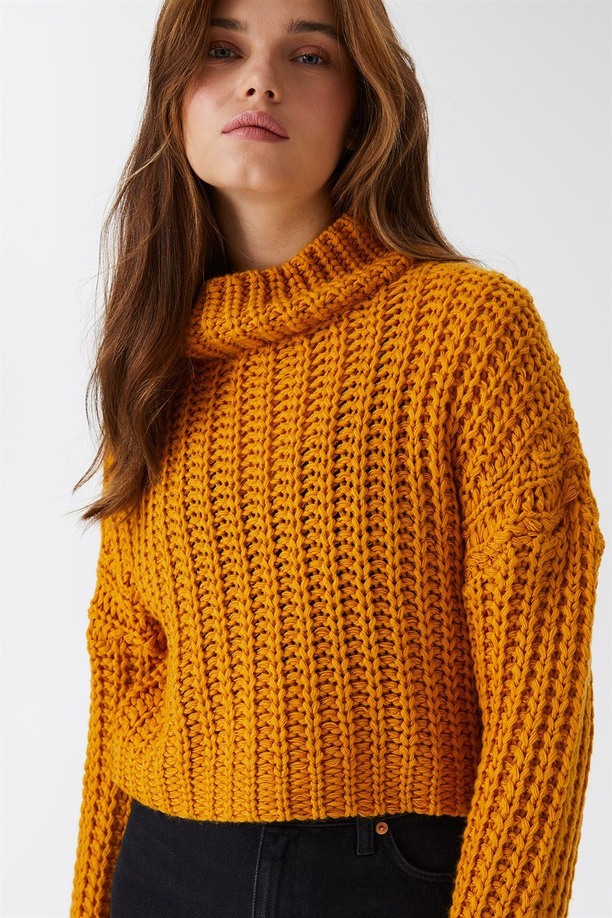 LAURA KADIN O YAKA TRİKO KAZAK