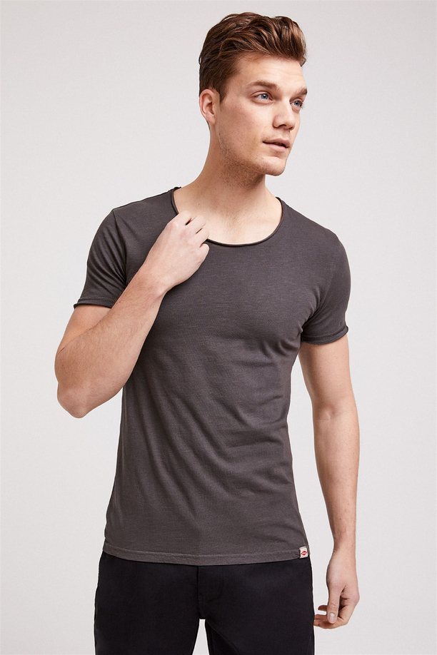 RACE ERKEK KESİKLİ O YAKA T-SHIRT