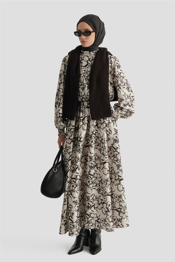 Çiçek Desenli Kloş Elbise Beyaz