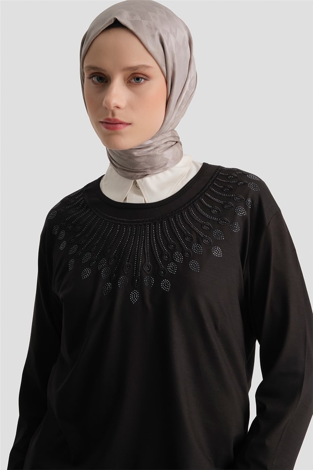 Armine Penye Siyah