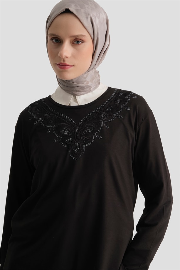 Armine Penye Siyah