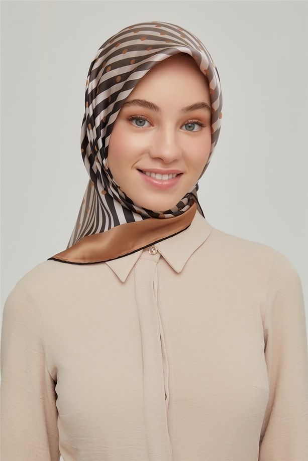 Armine Sura İpek Eşarp 21Ka8606 01