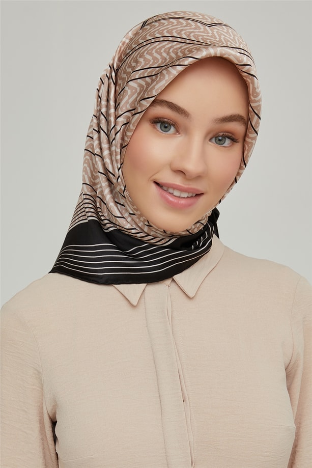 Armine Sura İpek Eşarp 21Ka8631 03
