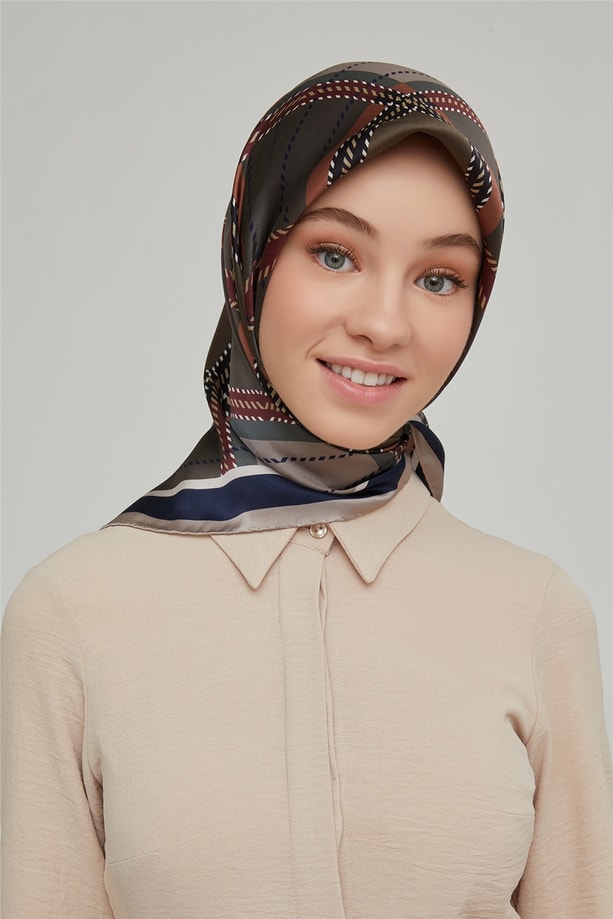 Armine Sura İpek Eşarp 21Ka8640 37