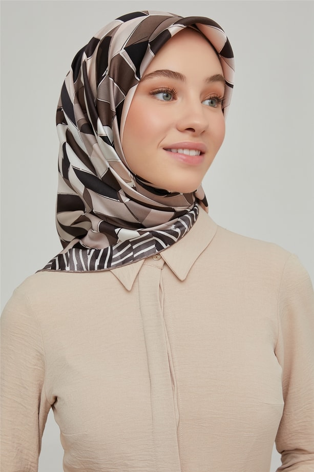 Armine Sura İpek Eşarp 21Ka8658 07