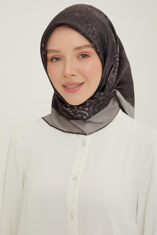 Armine Sura İpek Eşarp 22Ka8810 06