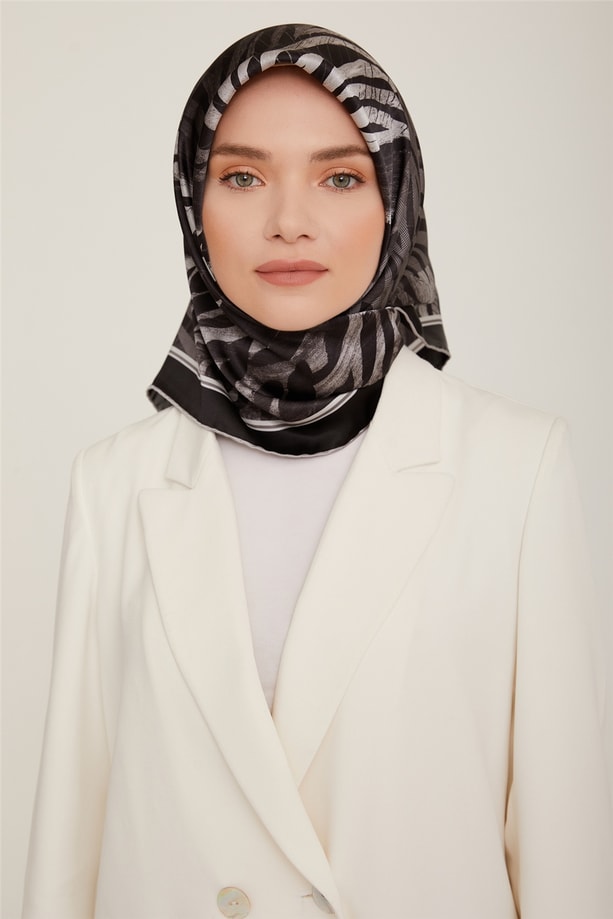 Armine Sura İpek Eşarp 22Ka8837 02