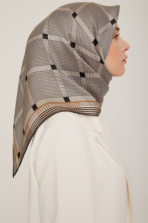 Armine Sura İpek Eşarp 22Ka8838 01