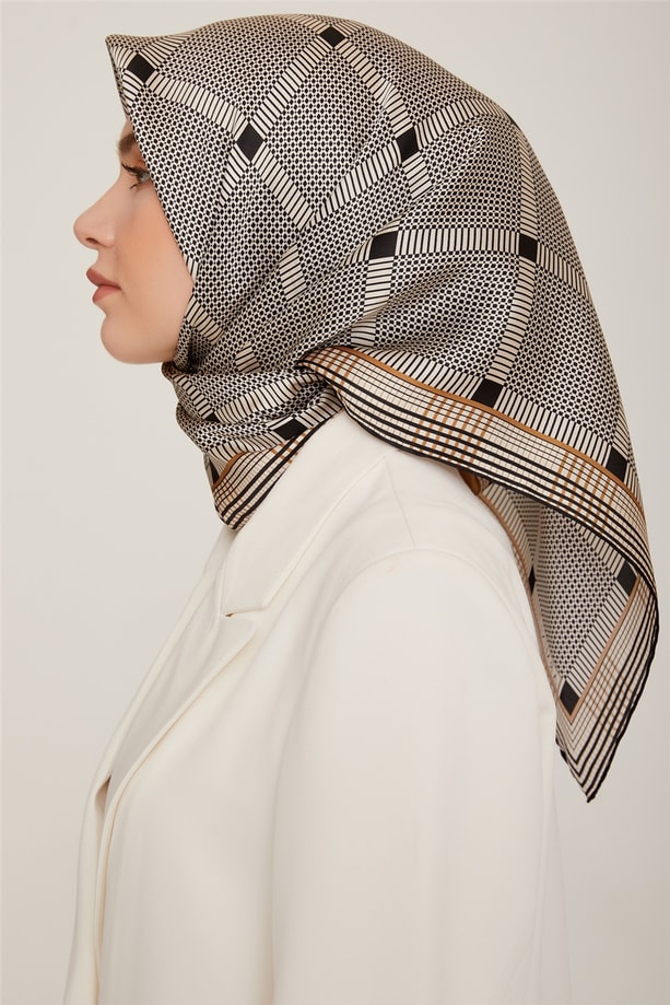 Armine Sura İpek Eşarp 22Ka8838 01