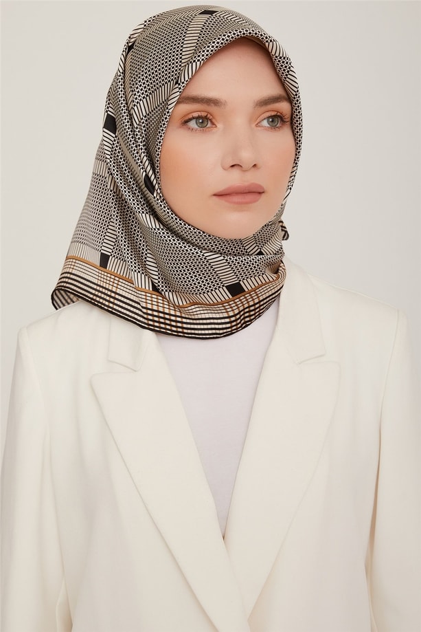 Armine Sura İpek Eşarp 22Ka8838 01