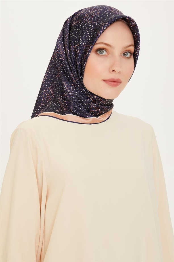 Armine Monogram Desenli Sura Saf İpek Eşarp 9228D 83