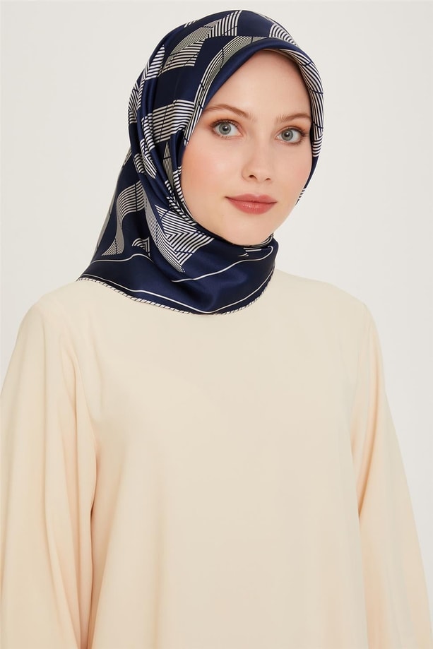 Armine Sura Saf İpek Eşarp 9255 80 82