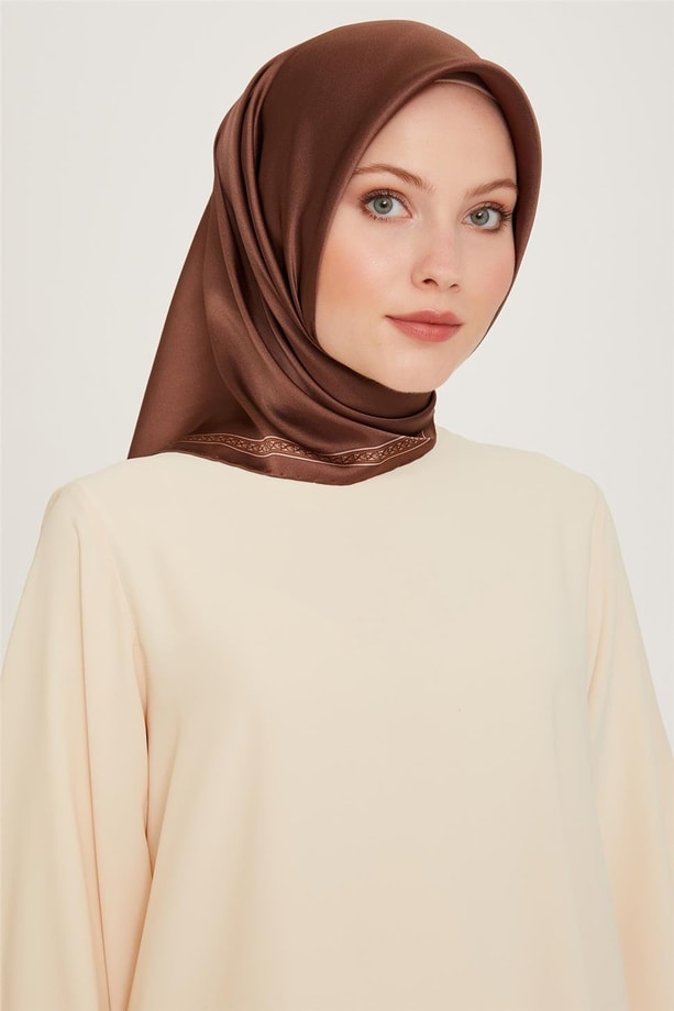 Armine Klasik Desenli Sura Saf İpek Eşarp 9261D 07 33