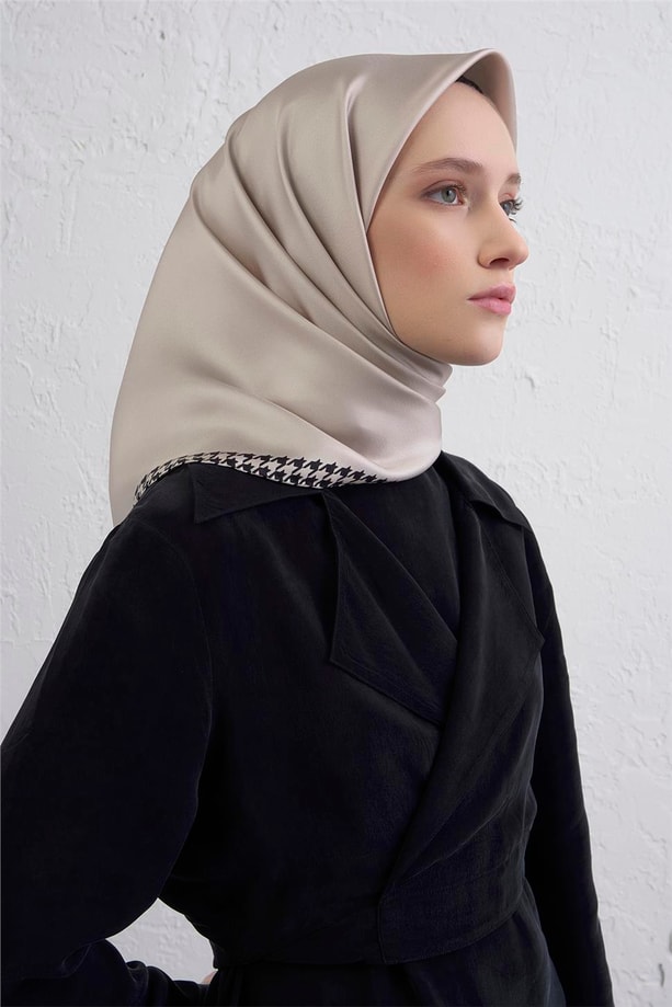 Armine Su Yolu Desenli Saf İpek Twill Eşarp 9443D 01