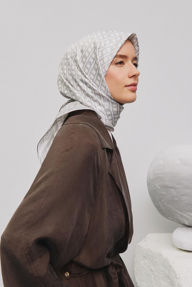 Armine Çiçek Desenli Saf İpek Sura Eşarp 9301 83