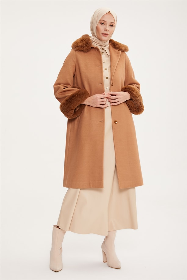Armine Önü Düğmeli Kürklü Kaban 22K7806 Camel