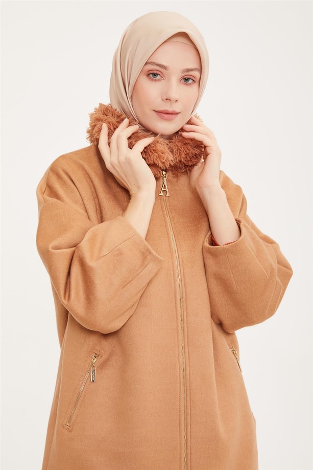 Armine Yakası Kürklü Ve Çıtçıt Detaylı Kaban 22K7818 Camel