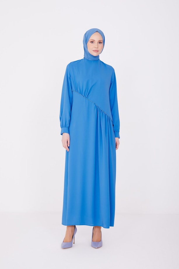 Armine Önü Büzgülü ve Boncuklu Asimetrik Elbise 22K9513 Kobalt