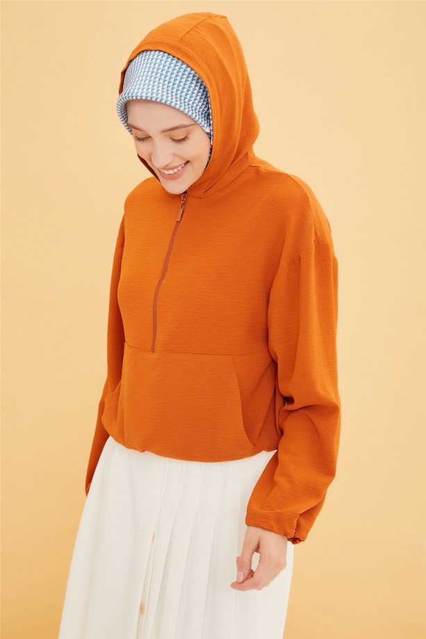 Armine Beli Ve Kolları Büzülebilen Kısa Sweatshırt 22Y3119 Tarçın