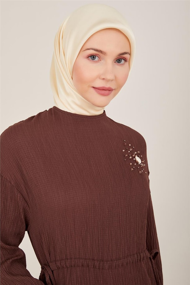 Armine İşlemeli Ve Gofretli Beli Ayarlanabilir Elbise 23Y9659 Bitter