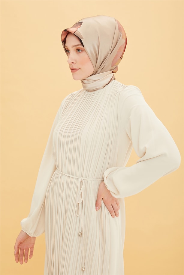 Armine Önü Piliseli Elbise 22Y9435 Vanilya
