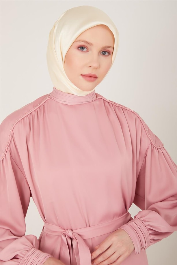 Armine Büzgü Detaylı ve Manşeti Piliseli Abiye Elbise 23Y9617 Şeker Pembe