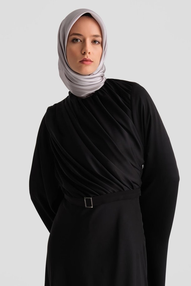 Armine Volanlı Ve Taşlı Kollu Abiye Elbise 24K9912 Siyah