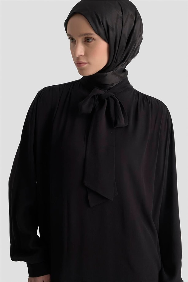 Fularlı Dökümlü Bluz Siyah