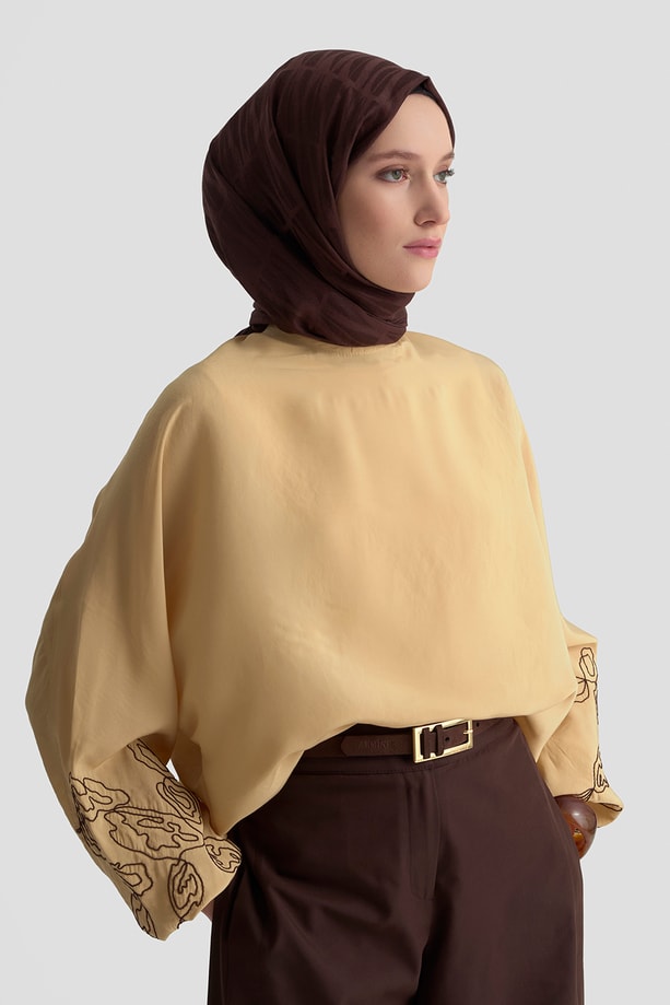 Nakış Detaylı Balon Kollu Bluz Camel