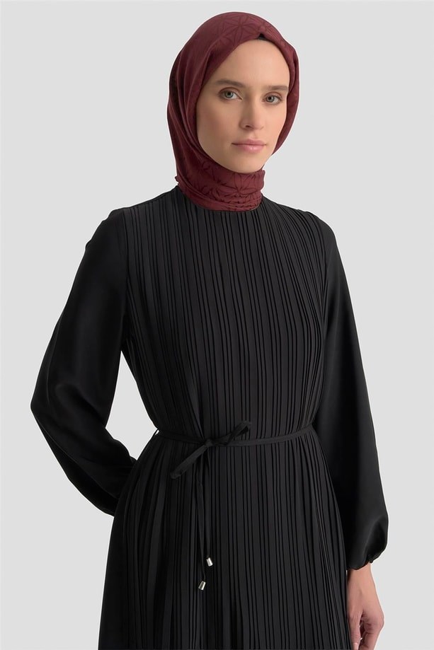 Piliseli Elbise Siyah