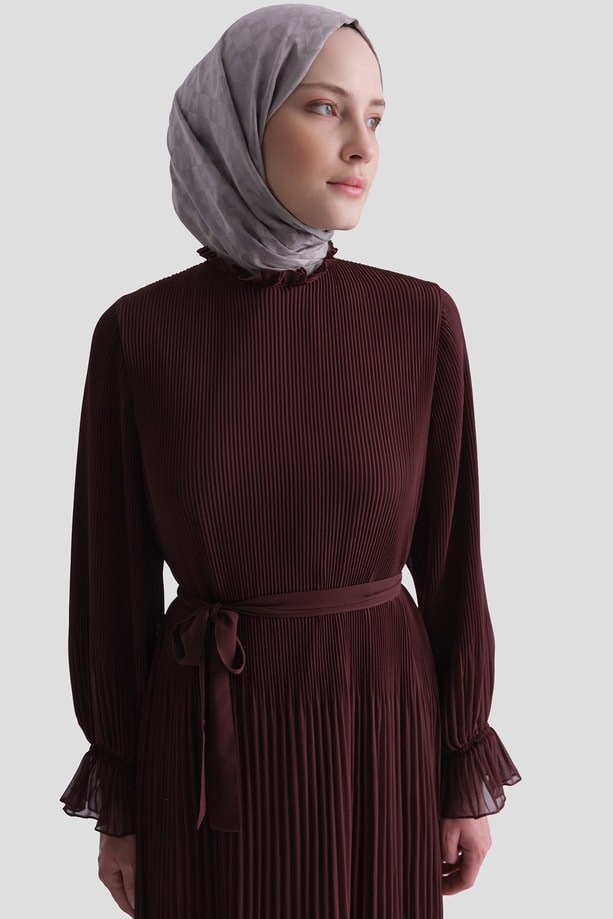 Piliseli Kuşaklı Elbise Bordo