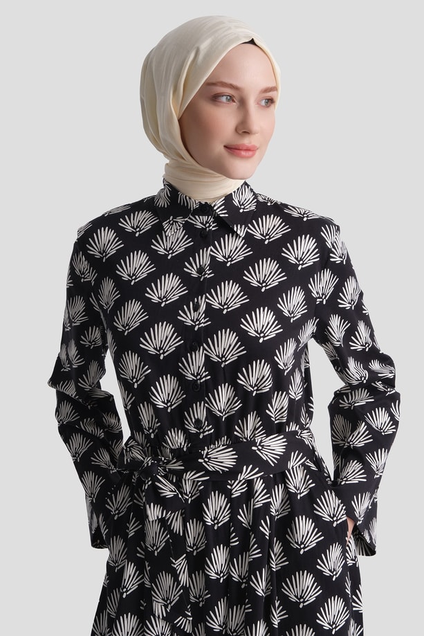 Soyut Desenli Kemerli Elbise Siyah