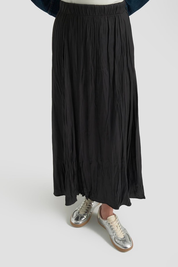 Armine Kırışık Efektli Saten Etek Siyah