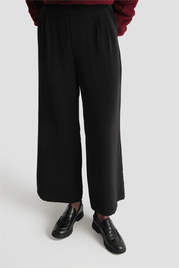 Lastikli Pileli Pantolon Siyah