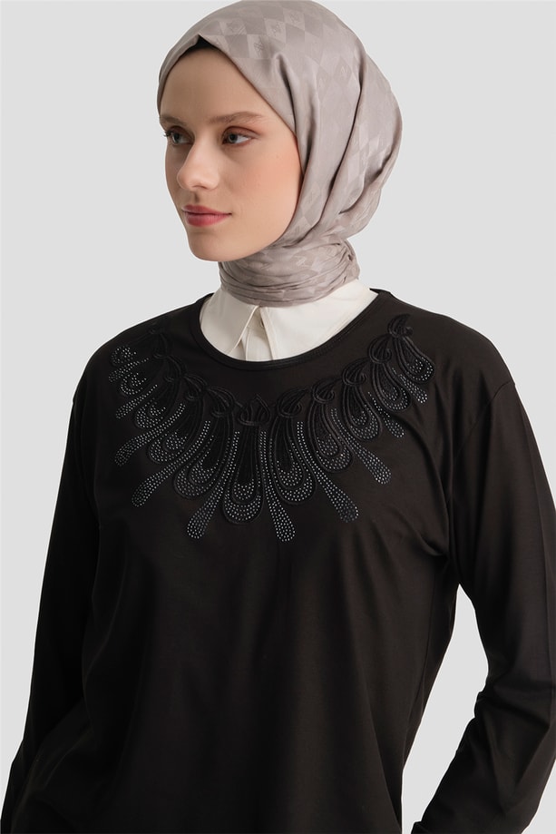 Armine Penye Siyah