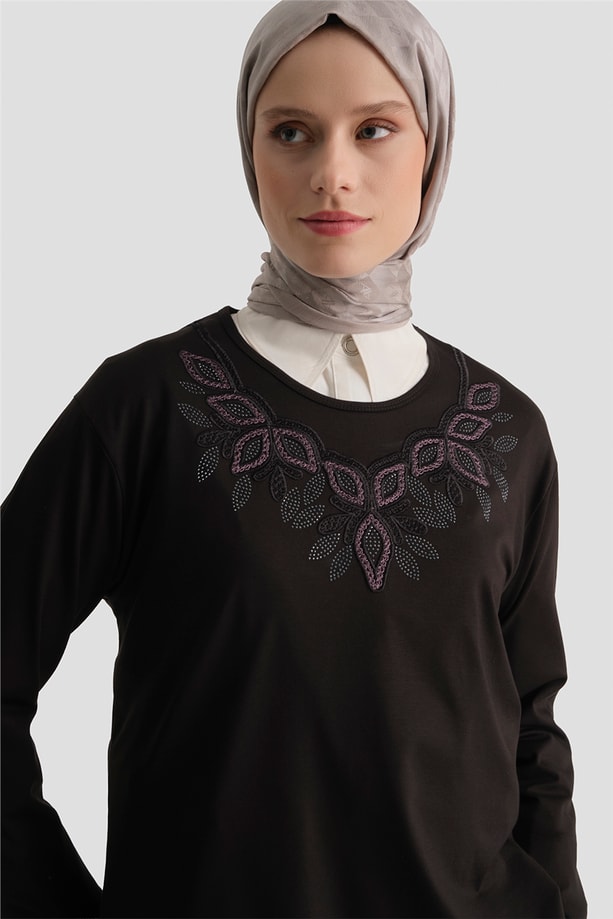 Armine Penye Siyah