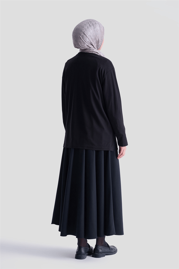 Armine Penye Siyah