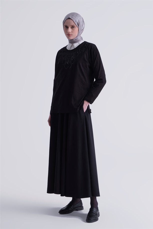 Armine Penye Siyah