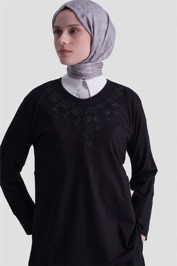 Armine Penye Siyah