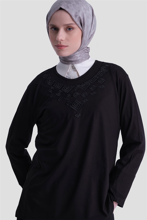 Armine Penye Siyah
