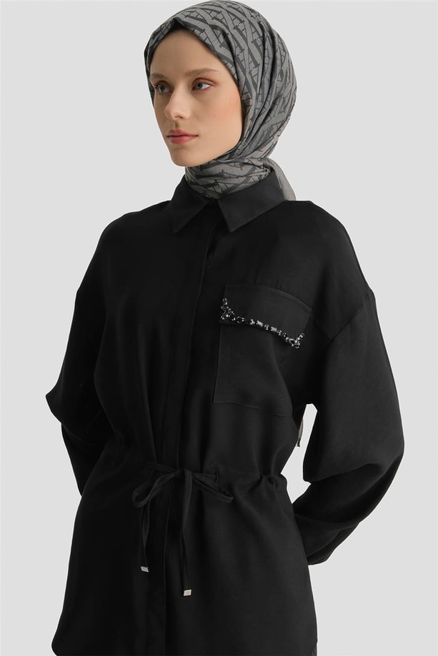 İşlemeli Beli Büzgülü Tunik Siyah