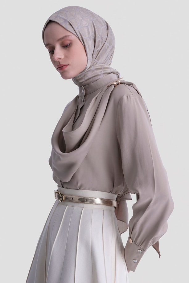 Broş Detaylı Tunik Vizon