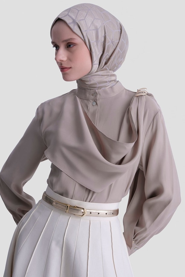Broş Detaylı Tunik Vizon