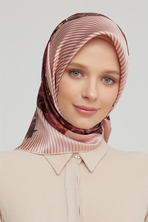 Armine Sura İpek Eşarp 21Ka8605 04