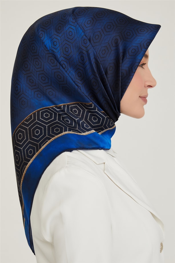 Armine Sura İpek Eşarp 21Ka8614 42