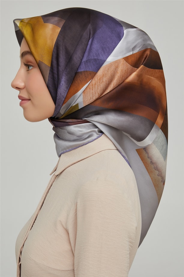 Armine Sura İpek Eşarp 21Ka8628 10