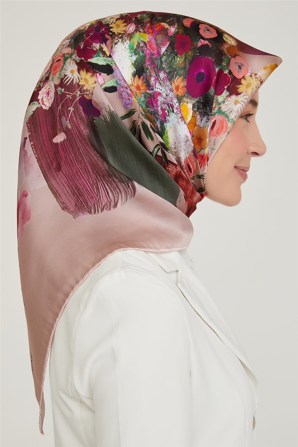 Armine Sura İpek Eşarp 21Ka8630 05