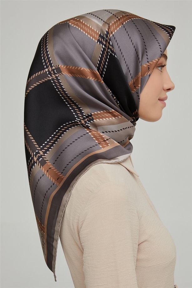 Armine Sura İpek Eşarp 21Ka8640 04
