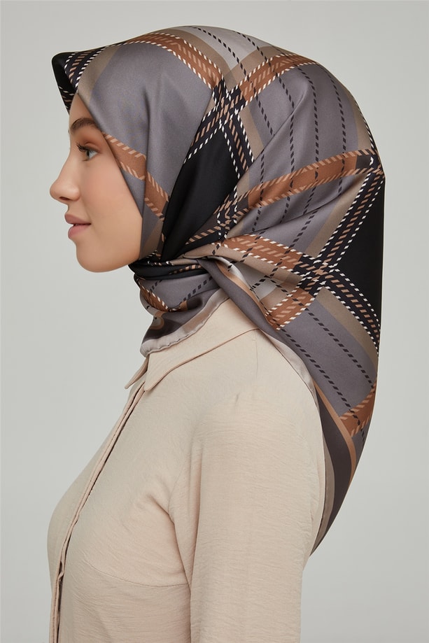 Armine Sura İpek Eşarp 21Ka8640 04